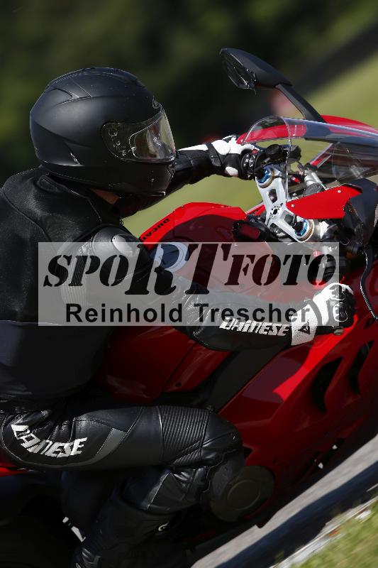 /Archiv-2024/29 12.06.2024 MOTO.CH Track Day ADR/Gruppe gelb/backside